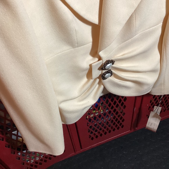 Couture size 6 YELLOW WOOL SUIT. USA MADE LIST $350. STUNNING - Picture 11 of 15